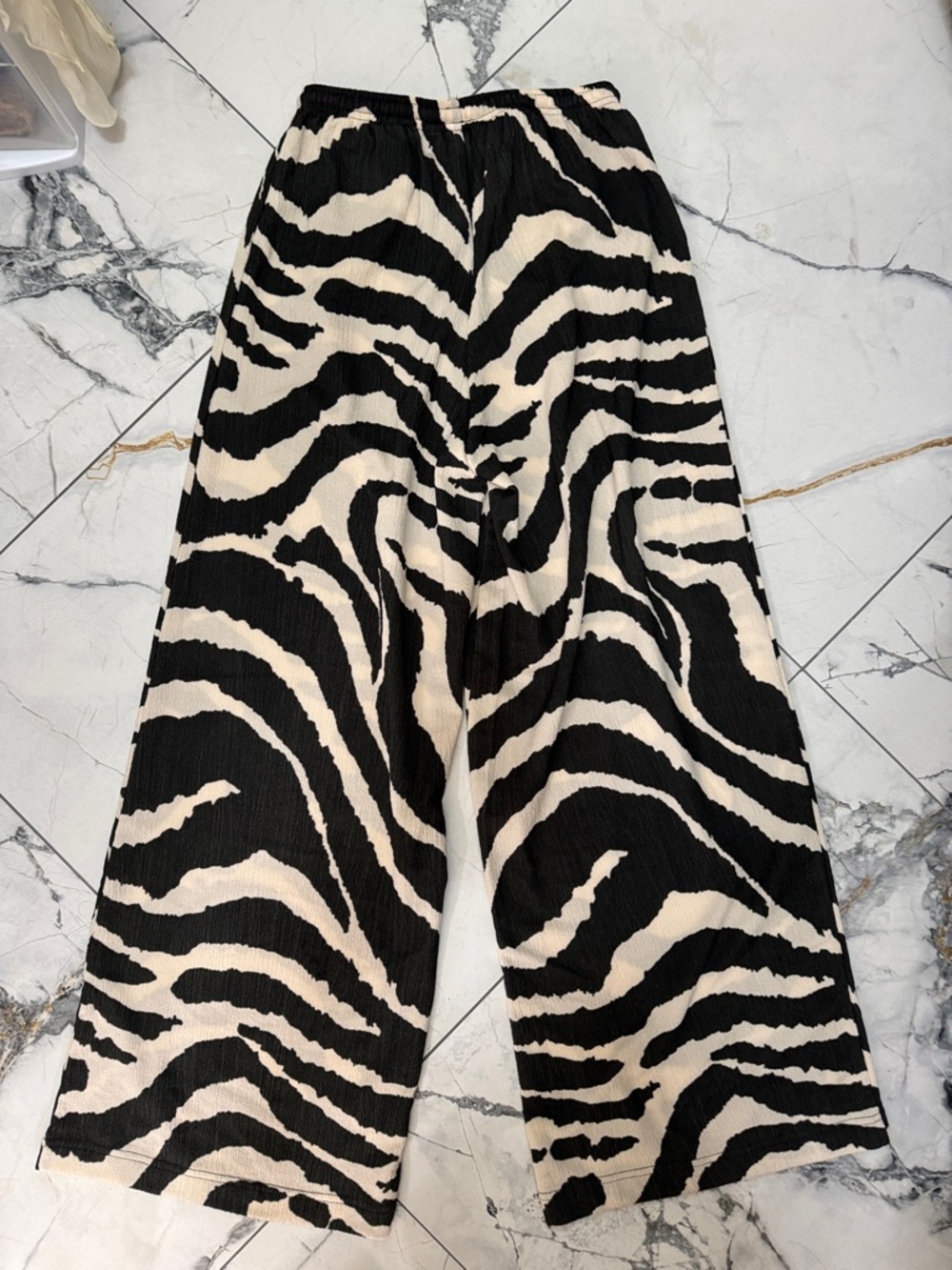 Wide-Leg Zebra Print Pants - Picture 4 of 4